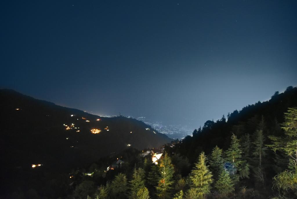 Hotel Varuni Mcleodganj ダラムシャーラー エクステリア 写真