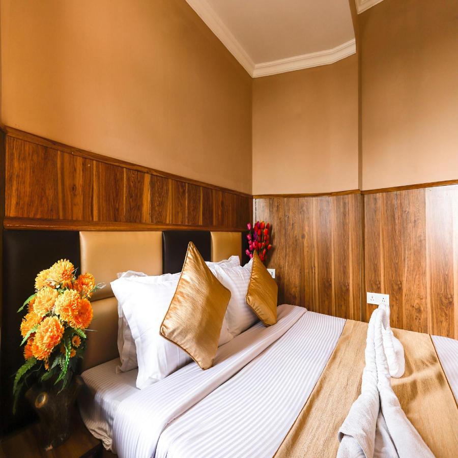 Hotel Varuni Mcleodganj ダラムシャーラー エクステリア 写真