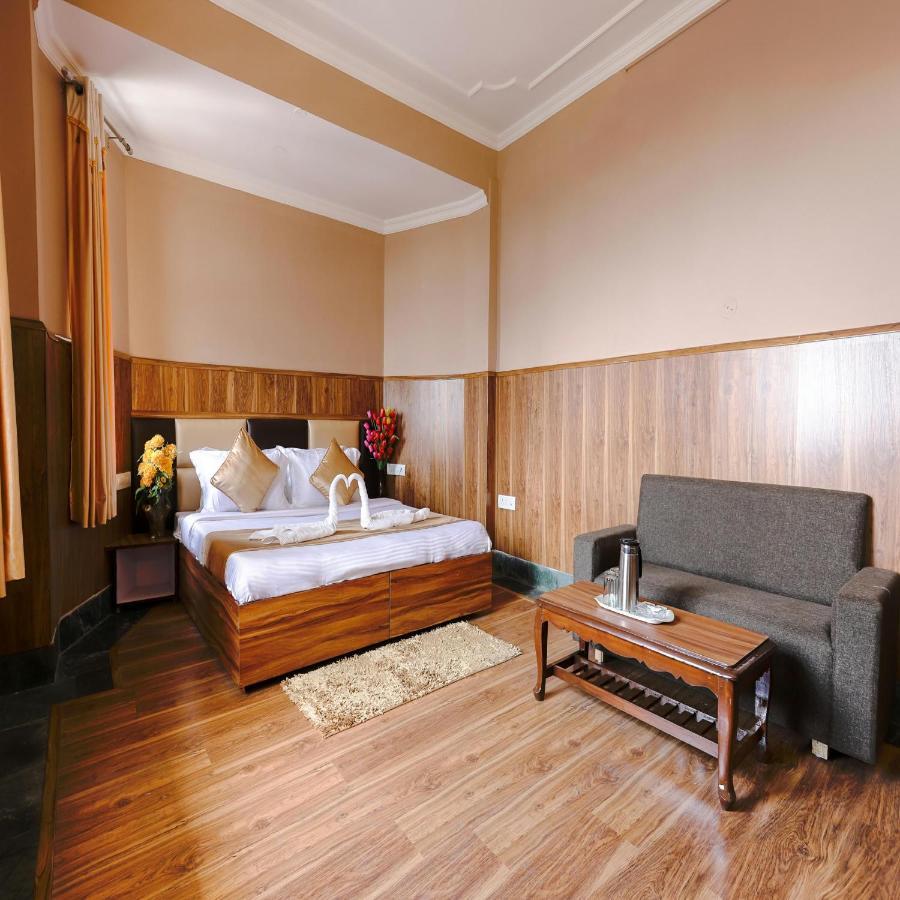 Hotel Varuni Mcleodganj ダラムシャーラー エクステリア 写真