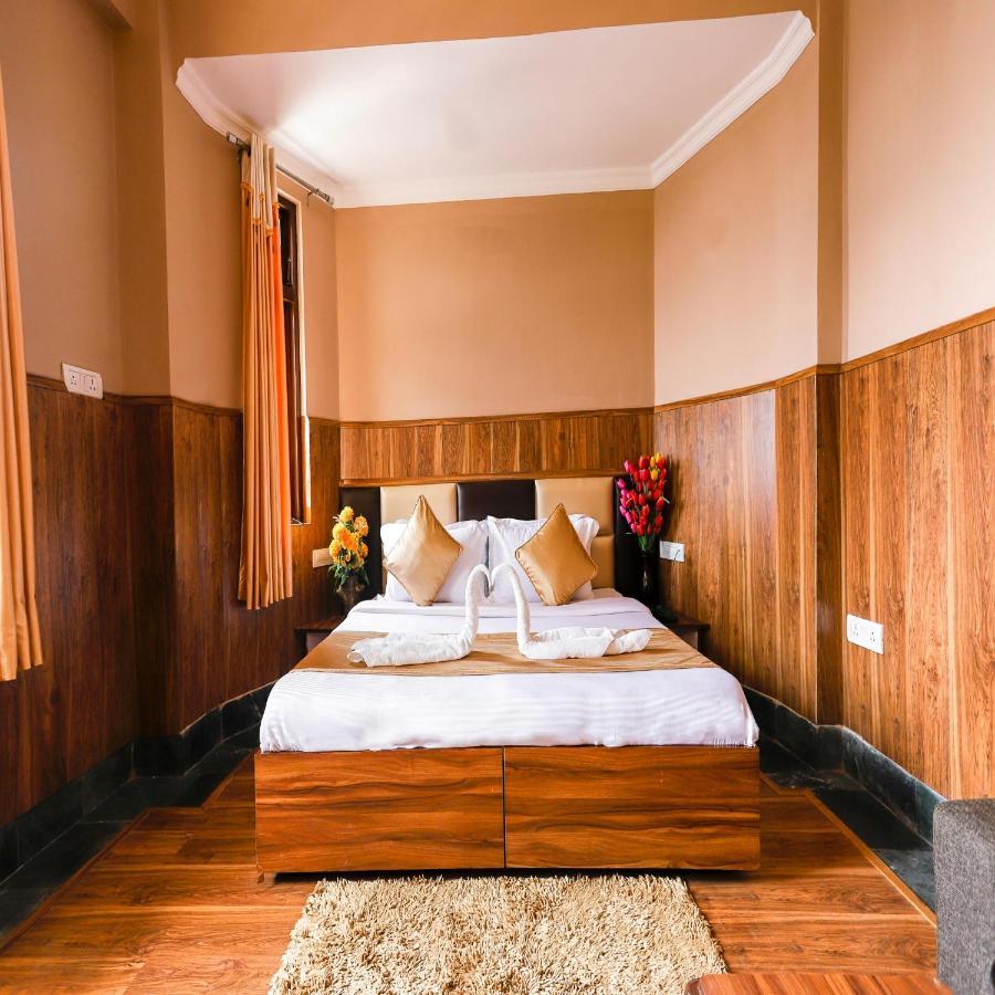 Hotel Varuni Mcleodganj ダラムシャーラー エクステリア 写真