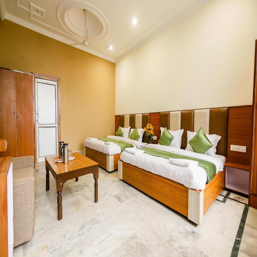 Hotel Varuni Mcleodganj ダラムシャーラー エクステリア 写真