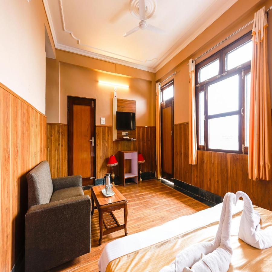 Hotel Varuni Mcleodganj ダラムシャーラー エクステリア 写真
