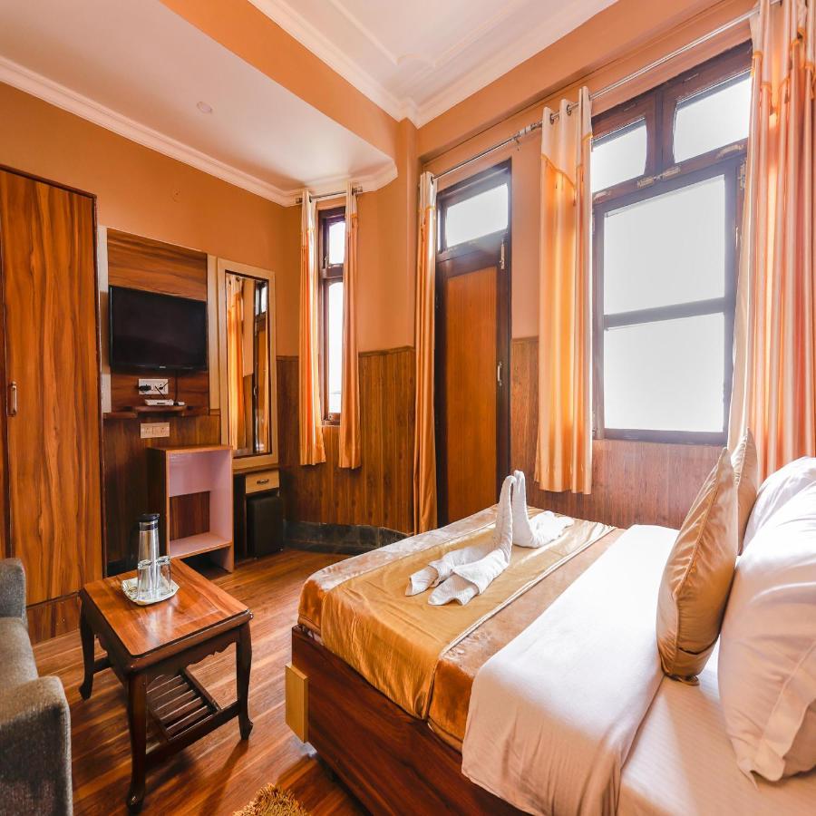 Hotel Varuni Mcleodganj ダラムシャーラー エクステリア 写真
